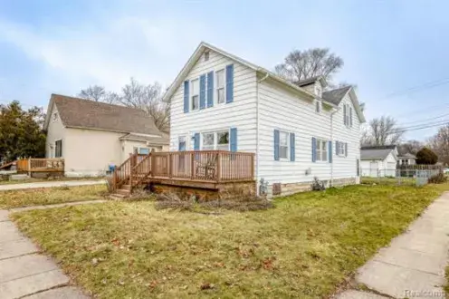 An older Mount Clemens, MI home eligible for a cash offer
