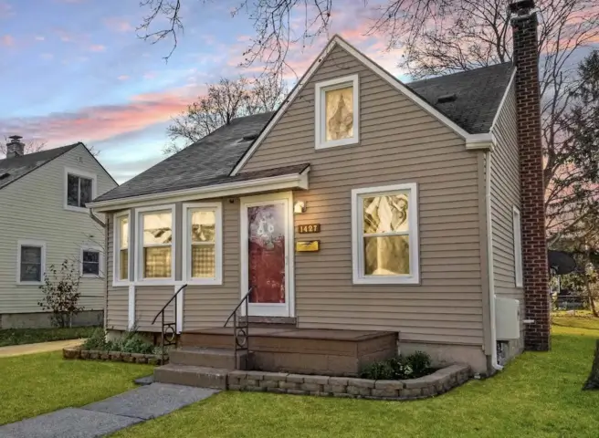A small cozy Ferndale, MI house ready for a cash sale