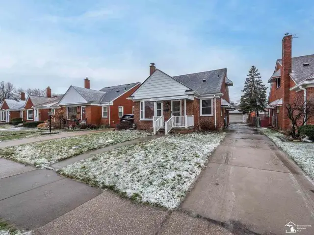 A row of attached homes representing condos and townhomes in Metro Detroit